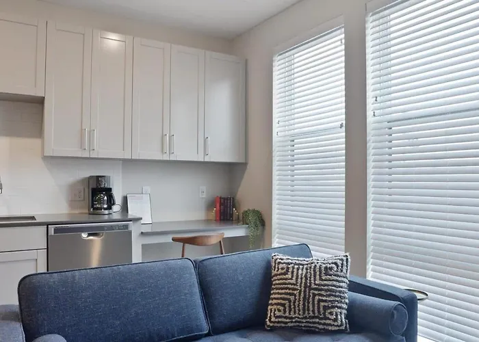 Cozysuites Stylish Sdo, Lawrenceville Pittsburgh